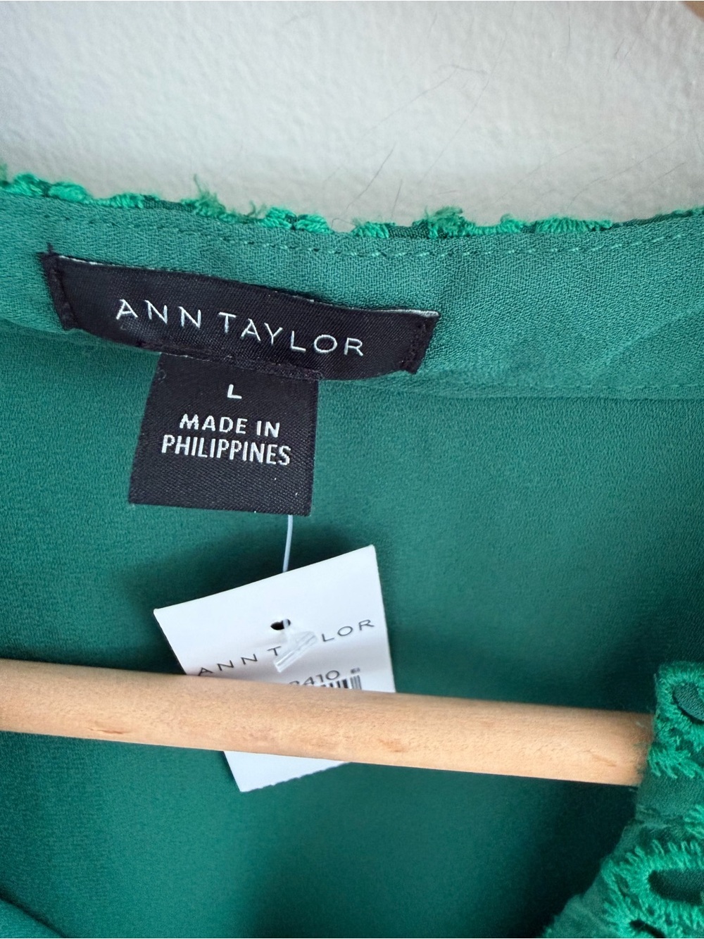 NWT Ann Taylor Womens L Green Eyelet Puff Sleeve Blouse Top Feminine Office Chic - Picture 4 of 9